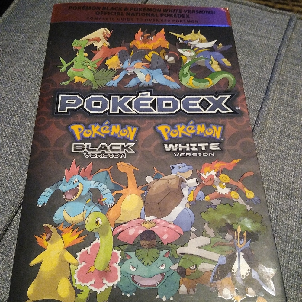 Pokemon Black & Pokemon White Versions Official National Pokedex Paperback